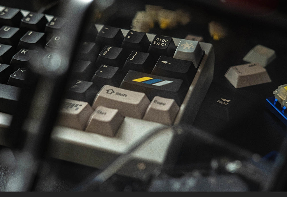 464-keycaps-set-sand-close-up-shot